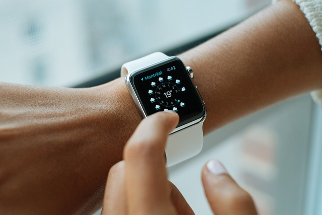 smartwatch, apple, nadgarstek